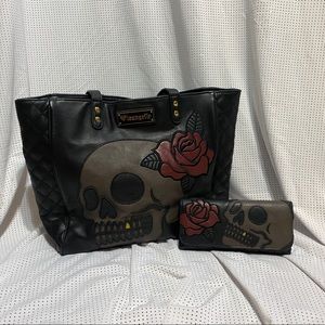 Size one fits all leather purse and wallet bundle